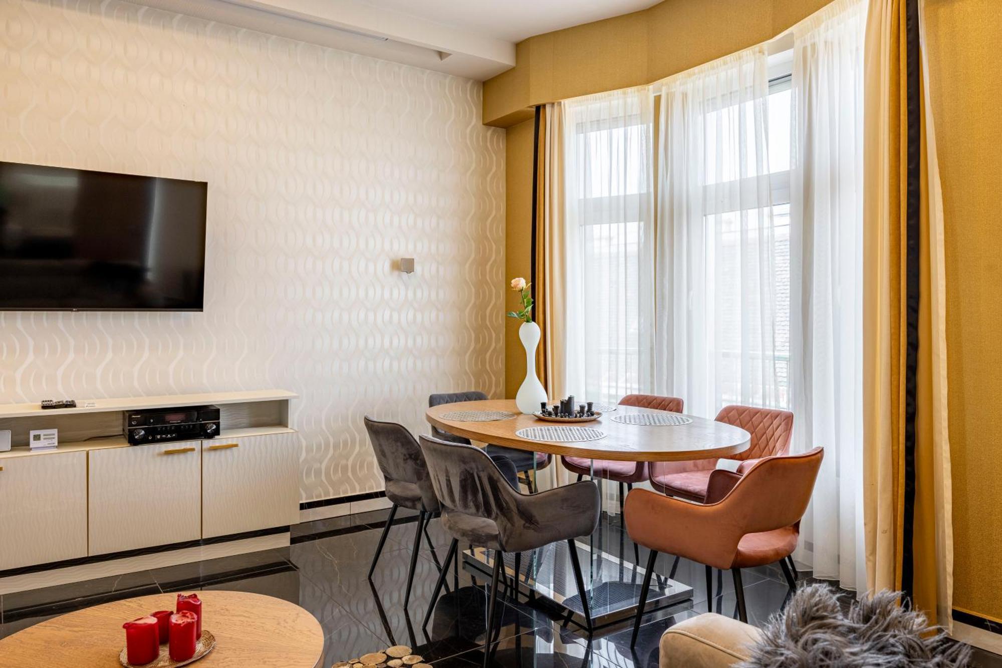 Luxury Royal Central Apartment By Prestige Homes Budapest Exterior photo